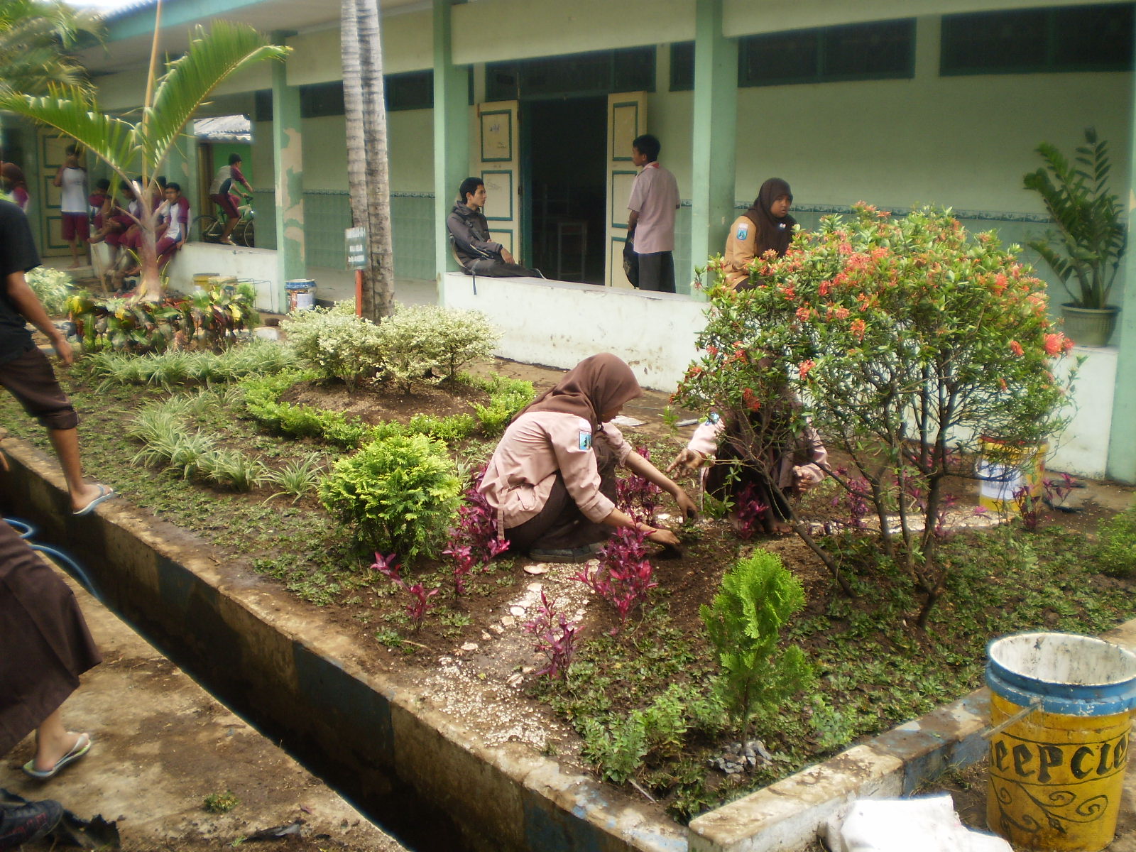 Go Green Dekorasi  Taman  Kelas  SMA Negeri 1 Bangil