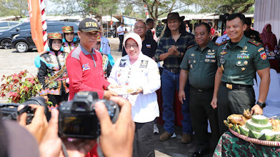 HUT Korpri Jajaran Korem 072 Pamungkas Di Jatimalang, Plt Bupati Purworejo Ikut Bagikan Nasi Tumpeng