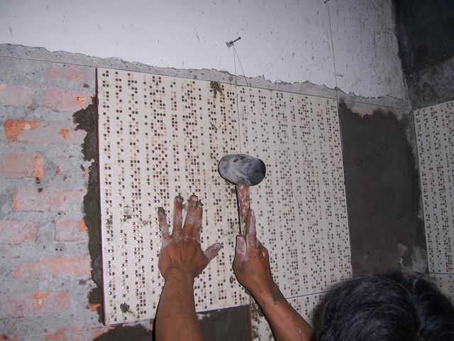 Pemasangan Keramik  Dinding  Infrastruktur desa