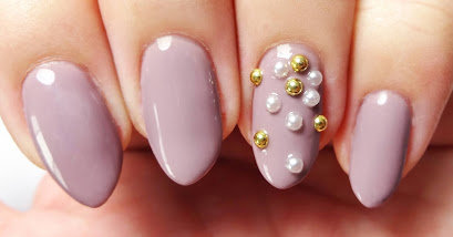 Gold Stud and Pearl Nails