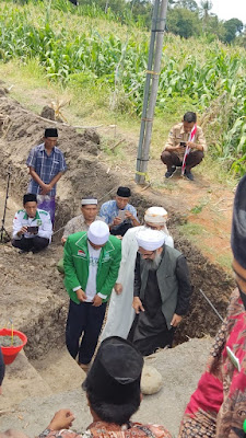 Peletakan Batu Pertama Pembangunan Asrama Santri Miftahul Faizin NW Ketangga