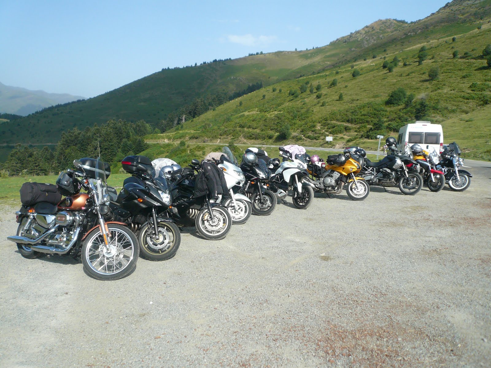 Les motos (Pyrennées 2012)