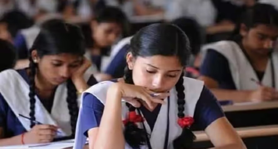 എസ് എസ് എൽ സി പ്ലസ് ടു പരീക്ഷകൾ ഇനി വർഷത്തിൽ രണ്ട് തവണ; ദേശീയ വിദ്യാഭ്യാസ നയത്തിന്റെ പാഠ്യപദ്ധതി ചട്ടക്കൂട് പുറത്തിറക്കി. എസ് എസ് എൽ സി പ്ലസ് ടു പരീക്ഷകൾ ഇനി വർഷത്തിൽ രണ്ട് തവണ; ദേശീയ വിദ്യാഭ്യാസ നയത്തിന്റെ പാഠ്യപദ്ധതി ചട്ടക്കൂട് പുറത്തിറക്കി.