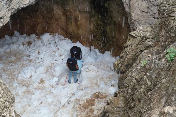 Toroslar'da Doğal 'Kar Kuyusu'