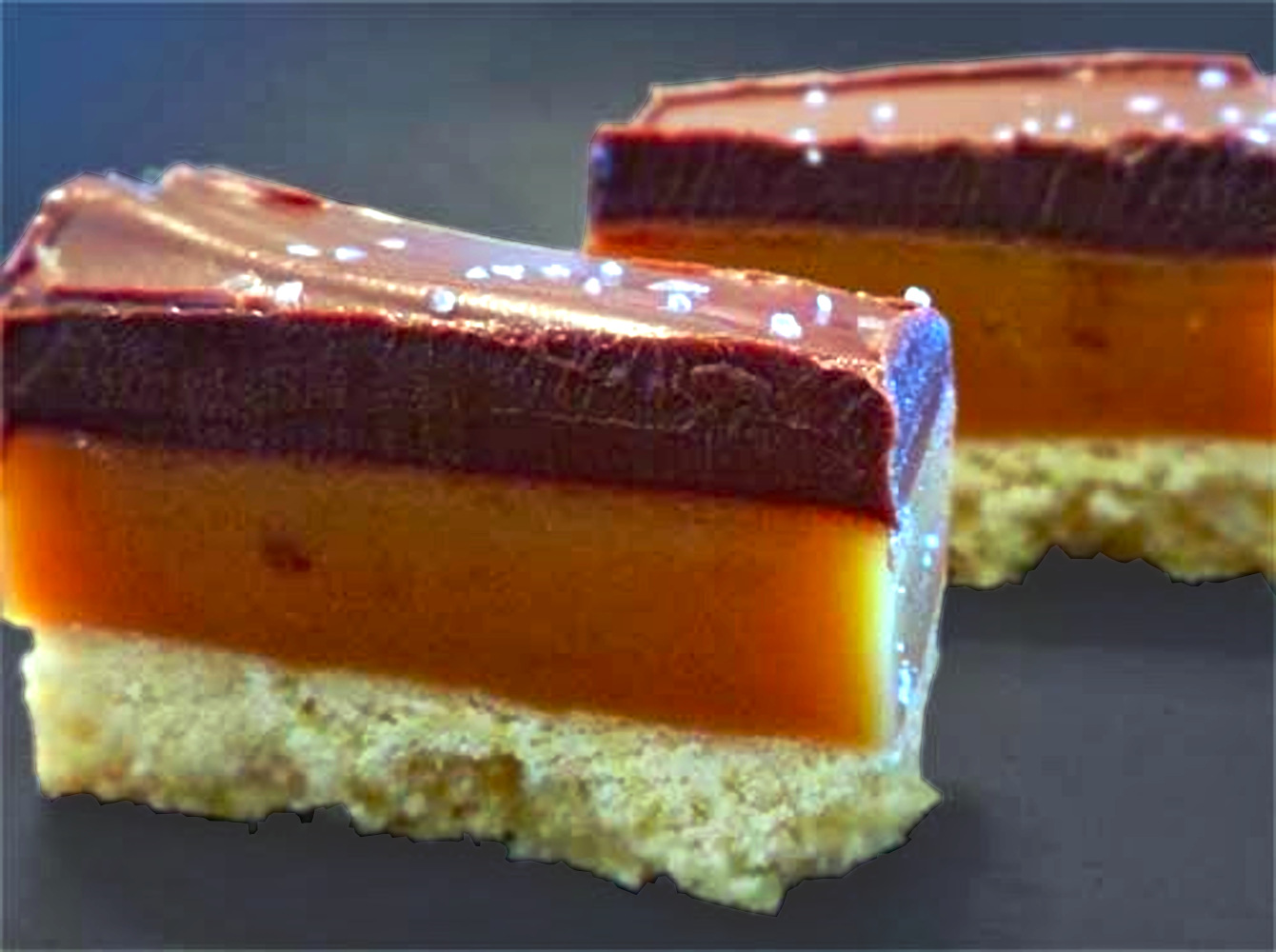 salted caramel chocolate shortbread bar