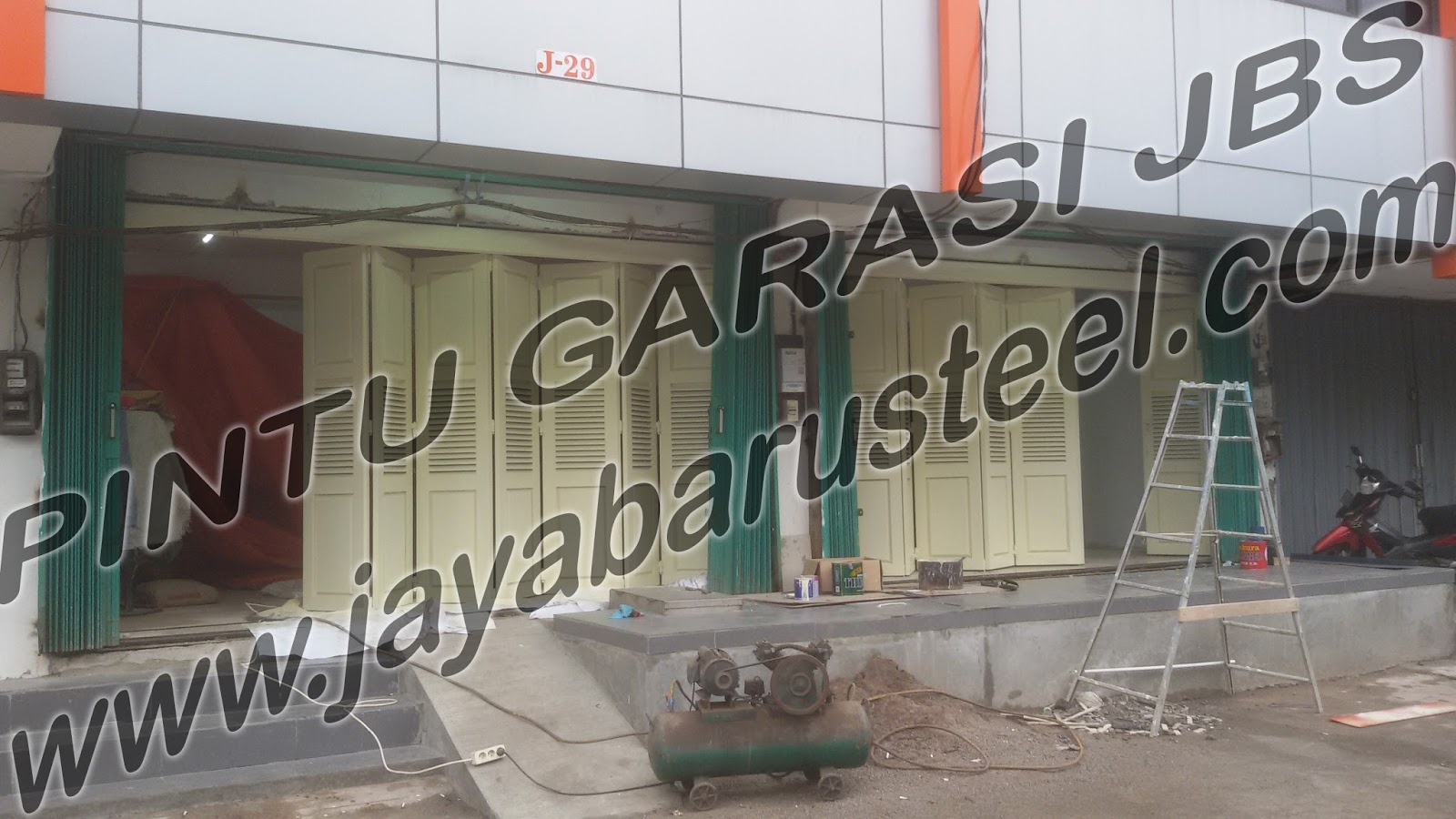  Pintu  Besi  Rumah Surabaya Model Pintu  Garasi Besi  