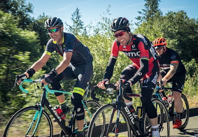 Salir en bici con amigos, deporte y salud