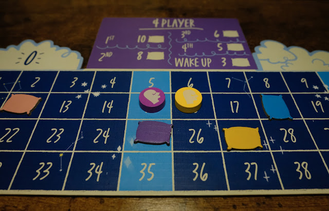 sheepy time board game 桌遊 每過一輪 枕頭就會依名次遞減分數