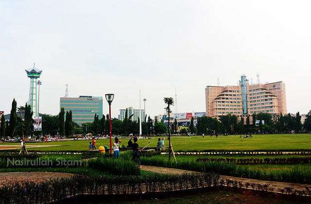 Suasana di Simpang Lima Semarang kala pagi