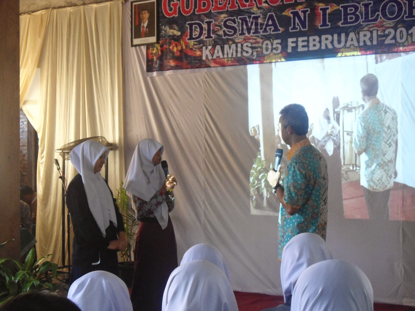 Berikut foto foto dalam acara "Gubernur Mengajar"