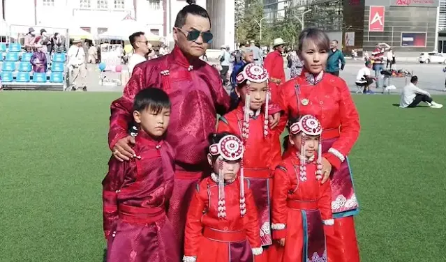 Mongolian traditional clothes history