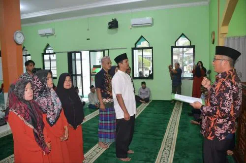 Wako Hendri Septa Kukuhkan Pengurus Masjid, Muslimah Center dan BKMT/MTI Masjid Baitul Ihsan Tanah Sirah Piai