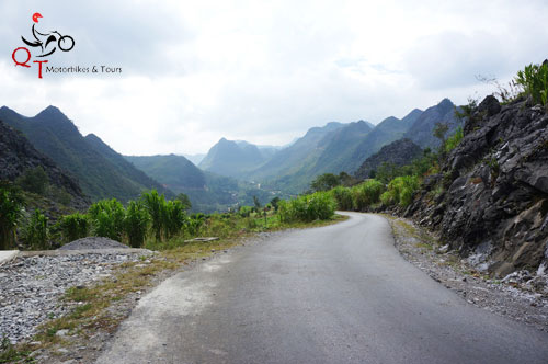 Tour du lịch Hà Giang: Lăn bánh xe trên những con đường Hà Giang khiến nhiều người liên tưởng tới chốn thần tiên