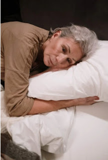 How does menopause affect sleep?_ichhori.com