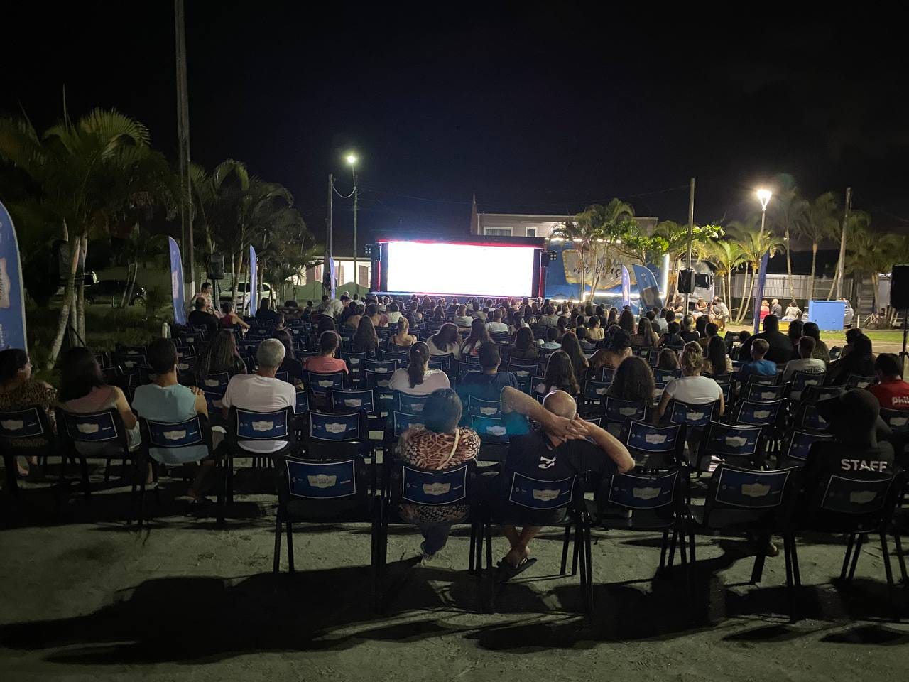 Cinema na praça anima balneários Shangri-lá e Marissol em Pontal do Paraná