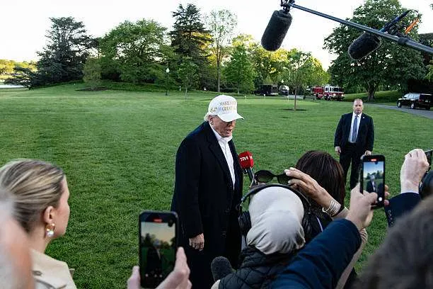 President Donald J. Trump speaks to reporters upon arriving at the White House from Bedminster, New Jersey, in Washington, D.C., on April 27, 2025. Photo by Andrew Thomas/Middle East Images