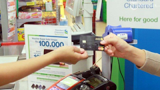 Cari ATM Kagak Nemu!  Tarik Tunai Aja di Indomaret / Alfamart
