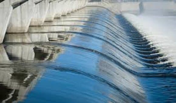 كيفية تحويل طاقة المياه الى طاقة كهربائية