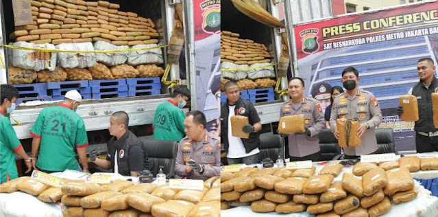 Berkedok Pengiriman Sayur, Satu Truck Berisikan 304Kg Ganja Berhasil Digagalkan Polres Jakarta Barat