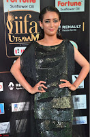 Akshara Haasan in Shining Gown at IIFA Utsavam Awards 2017  Day 2 at  23.JPG