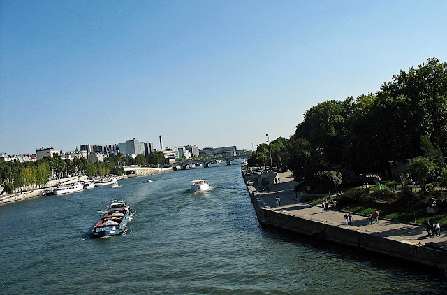 canal in paris