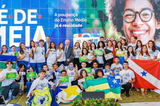 Lula no anuncio do pagamento do Pé-de-Meia