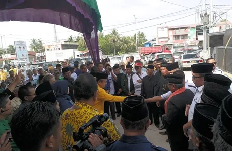 Ninik Mamak Kota Padang Serahkan Emzalmi-Desri Ayunda ke Partai Politik