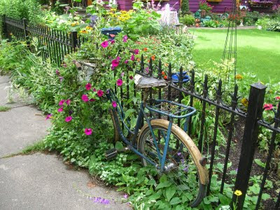 Mẫu xe hoa đẹp trang trí cho hàng rào