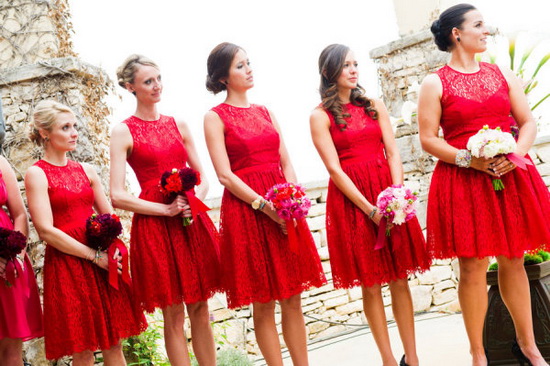 robe demoiselle d'honneur rouge courte en dentelle