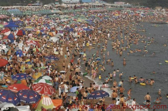 Pantai unik paling ramai turis