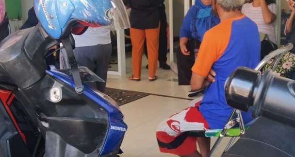 Jelang Lebaran Ditengah Pandemi COVID-19 Warga Ramai Ke Pegadaian Selayar