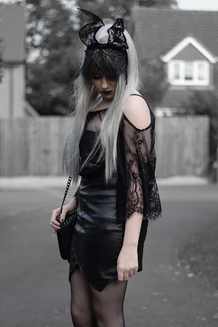 Sammi Jackson - Black Lace Rabbit Halloween Look