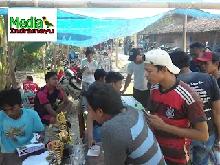 Berita informasi terkait antusias para pecinta burung ocean atau burung kontesan di indramayu yang meramaikan acara lomba latihan bersama exclusive di lapangan kasab bird club, yang berlokasi di desa Sliyeg - indramayu. Acara dimulai sejak pukul 14:45 WIB hingga petang