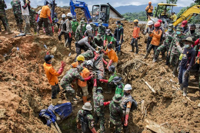 Keanehan Longsor Cisolok Sukabumi, Ditemukan Al-Qur'an dan 