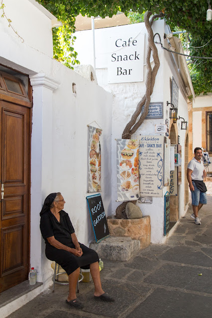 lindos viaggio rodi rodos grecia estate mare farfalle valle colosso granchio asinello gatti