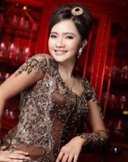 Model Fashion Baju Kebaya Modern Untuk Remaja