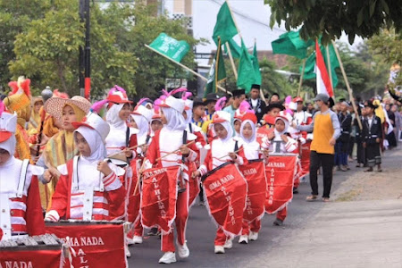  Drumband Bajra Yudha Hibur Ratusan Santri dan Santriwati di Kota Madiun