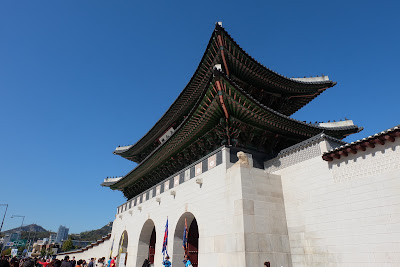 Gwanghwamun is the main gate of Gyeongbukgung Palace.