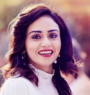 Amruta Khanvilkar Family Husband Parents children's Marriage Photos