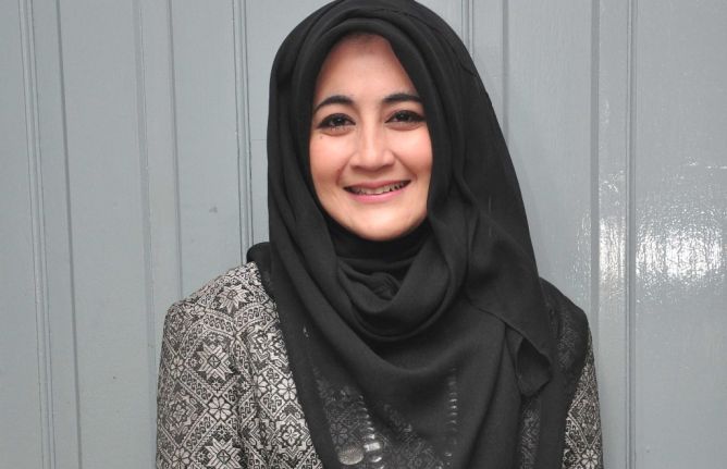 Geger Dewi Perssik Jadi Ustazah, Netizen: Cantik Banget, Masya Allah, naviri.org, Naviri Magazine, naviri majalah, naviri