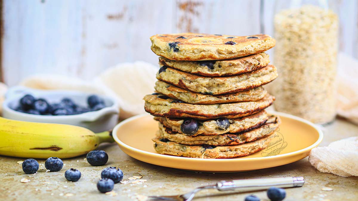 recette-pancakes-banane-myrtille