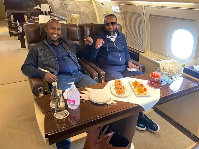 Joho and Junet to Dubai to see BABA photos