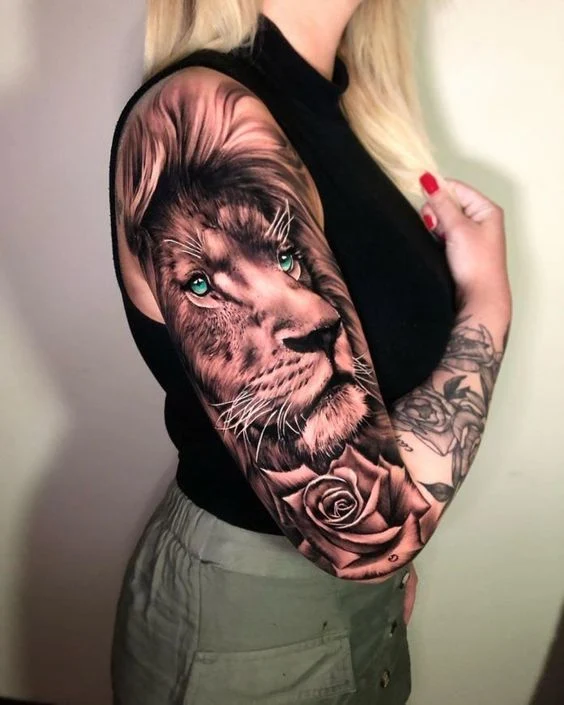 imagen de un tatuaje de león para mujer