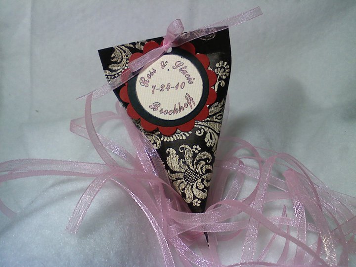 Stacie 39s wedding colors are black ivory red and pink