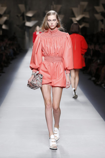 Imagen de web OFICIAL FENDI S/S 2016.
