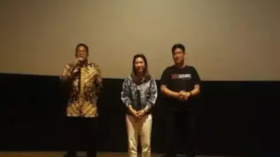 Menteri Badan Usaha Milik Negara (BUMN) Erick Thohir bersama Wamen BUMN Wakil Menteri BUMN Budi Gunadi Sadikin dan Kartika Wirjoatmodjo menggelar nonton bareng film