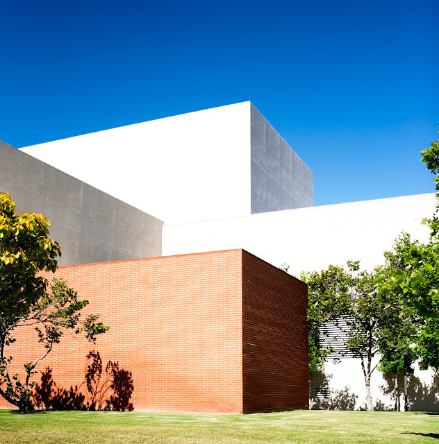 FernandoAR.com, CanonUSA, Fernando Álvarez, Fernando Antonio Alvarez Rivas, images, photography, stock, cityscape, cluster, buildings, white, brick, red, corner, view, architecture, Blocks, walls, trees, sky, blue, linear, abstract, 