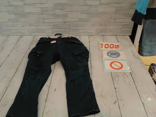 中古品　子供服　１００㎝　ブラック　ズボン　１００円