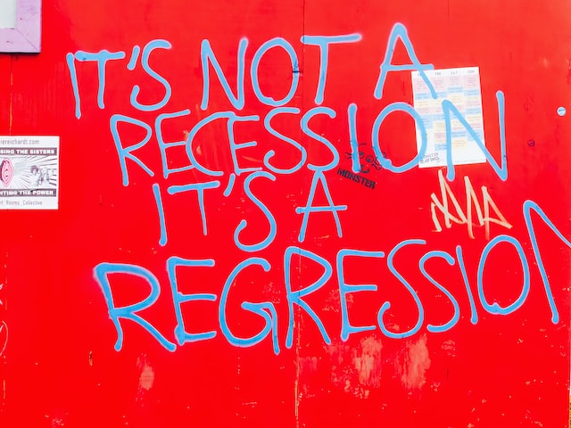 Recession Sign by Annie Splatt via Unsplash - https://unsplash.com/photos/XJmmH6GajlY