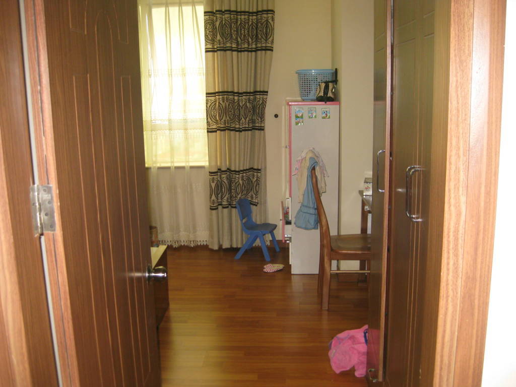 Apartment for rent in Hanoi : Cheap 3 bedroom apartment 